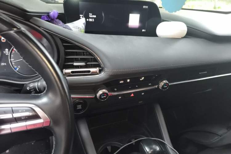 Used Mazda 3 Axela 2020 2.0L Automatic Zhiya Edition Audio And AC Panel