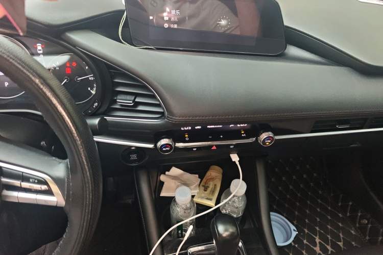 Used Mazda 3 Axela 2020 2.0L Automatic Zhiya Edition Audio And AC Panel
