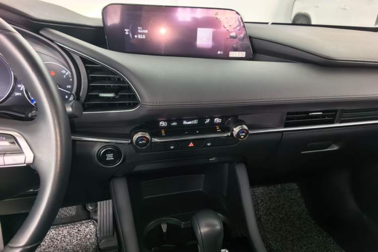 Used Mazda 3 Axela 2020 2.0L Automatic Zhiya Edition Audio And AC Panel