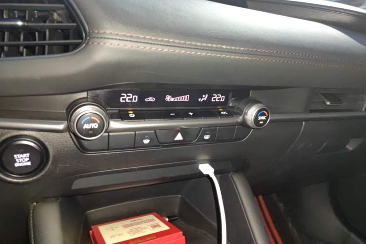 Used Mazda 3 Axela 2020 1.5L Automatic Luxury Version Audio And AC Panel