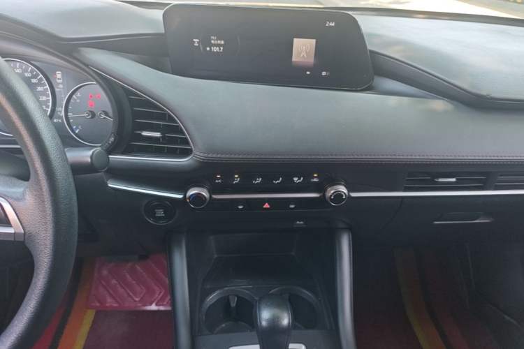 Used Mazda 3 Axela 2020 1.5L Automatic ZhiMei Edition Audio And AC Panel