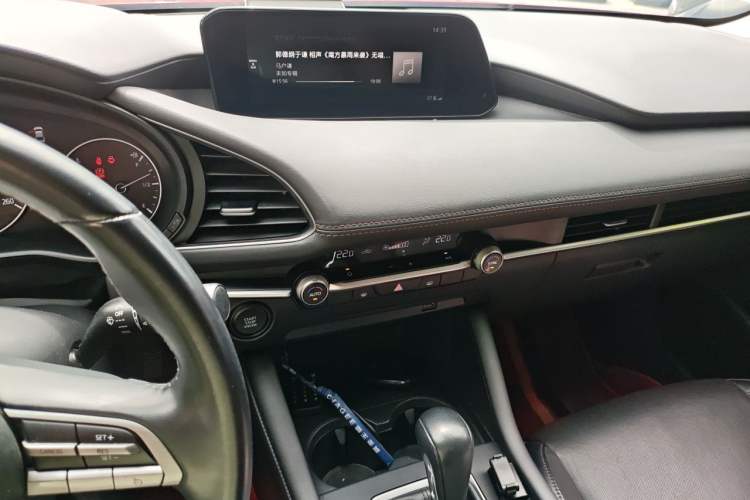 Used Mazda 3 Axela 2020 1.5L Automatic Luxury Version Audio And AC Panel