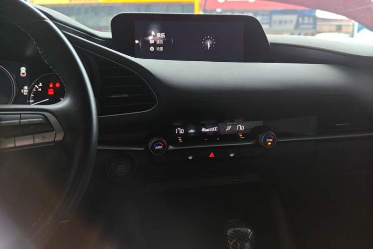 Used Mazda 3 Axela 2020 1.5L Automatic Luxury Version Audio And AC Panel