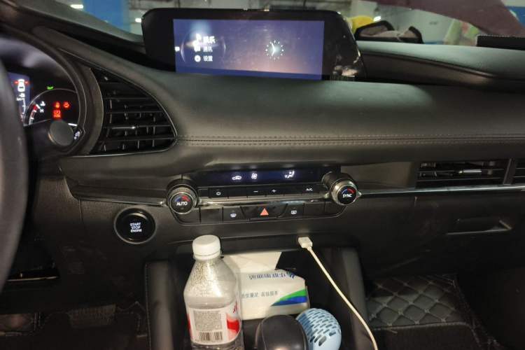 Used Mazda 3 Axela 2020 2.0L Automatic ZhiXuan Edition Audio And AC Panel