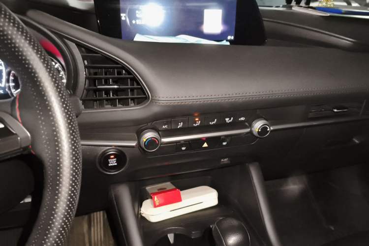 Used Mazda 3 Axela 2020 1.5L Automatic ZhiMei Edition Audio And AC Panel