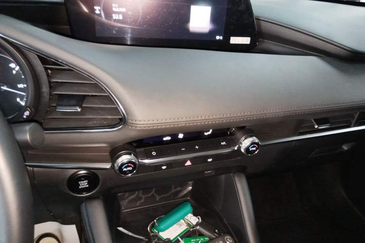 Used Mazda 3 Axela 2020 2.0L Automatic Zhiya Edition Audio And AC Panel