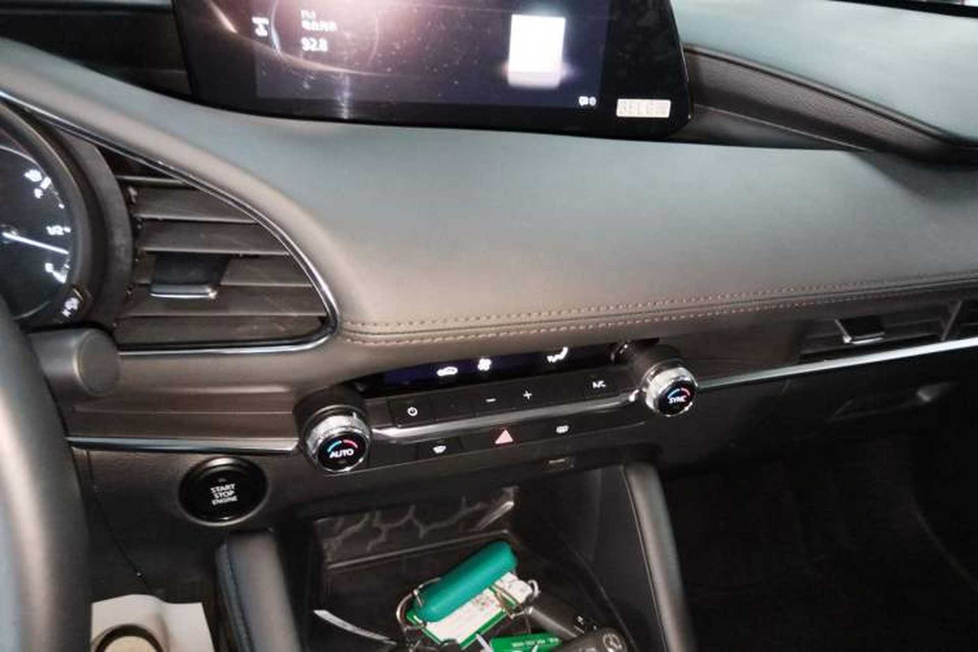 Used Mazda 3 Axela 2020 2.0L Automatic Zhiya Edition Audio And AC Panel