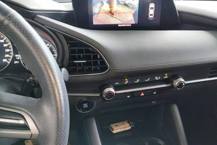 Used Mazda 3 Axela 2020 1.5L Automatic ZhiMei Edition Audio And AC Panel
