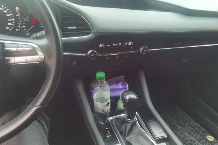 Used Mazda 3 Axela 2020 2.0L Automatic Zhiya Edition Audio And AC Panel