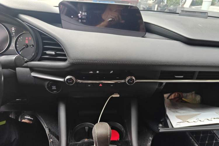 Used Mazda 3 Axela 2020 2.0L Automatic Zhiya Edition Audio And AC Panel