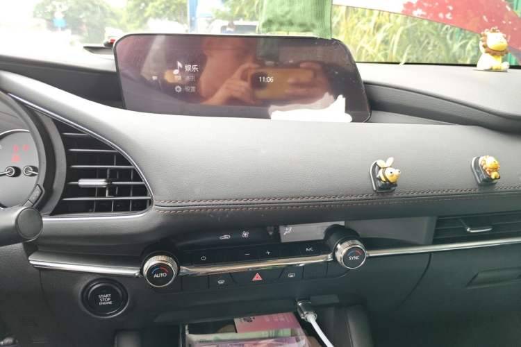 Used Mazda 3 Axela 2020 2.0L Automatic Zhiya Edition Audio And AC Panel