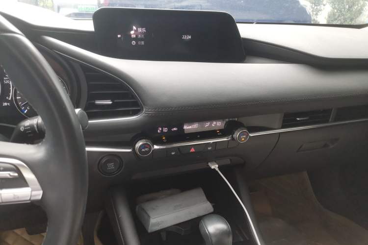 Used Mazda 3 Axela 2020 2.0L Automatic ZhiXuan Edition Audio And AC Panel