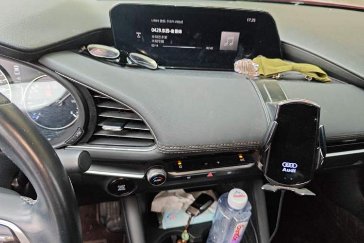 Used Mazda 3 Axela 2020 1.5L Automatic Luxury Version Audio And AC Panel