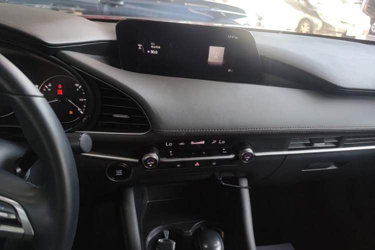 Used Mazda 3 Axela 2020 1.5L Automatic Luxury Version Audio And AC Panel