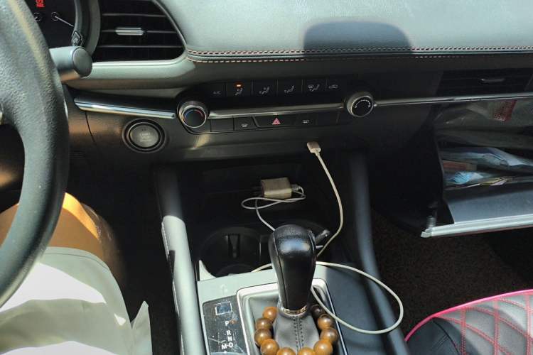 Used Mazda 3 Axela 2020 1.5L Automatic ZhiMei Edition Audio And AC Panel