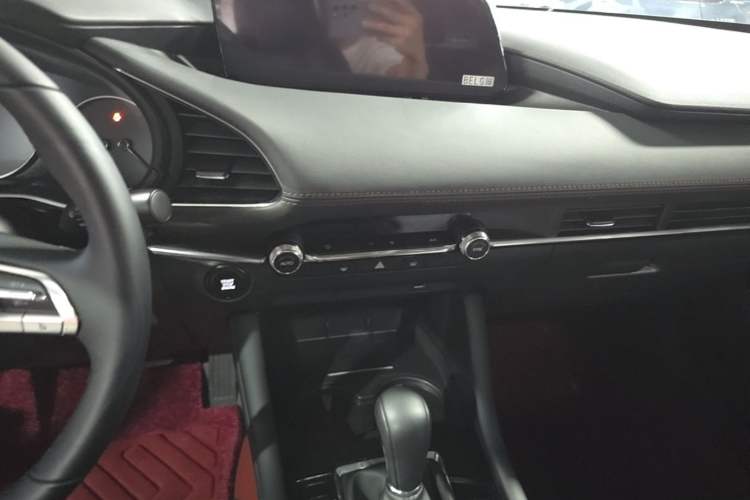Used Mazda 3 Axela 2020 2.0L Automatic ZhiXuan Edition Audio And AC Panel