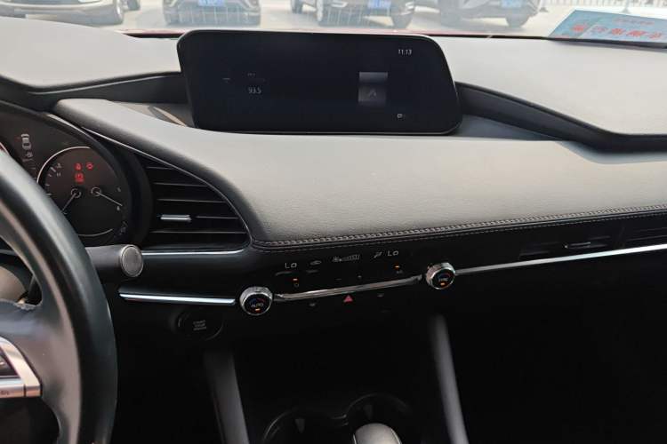 Used Mazda 3 Axela 2020 2.0L Automatic ZhiXuan Edition Audio And AC Panel