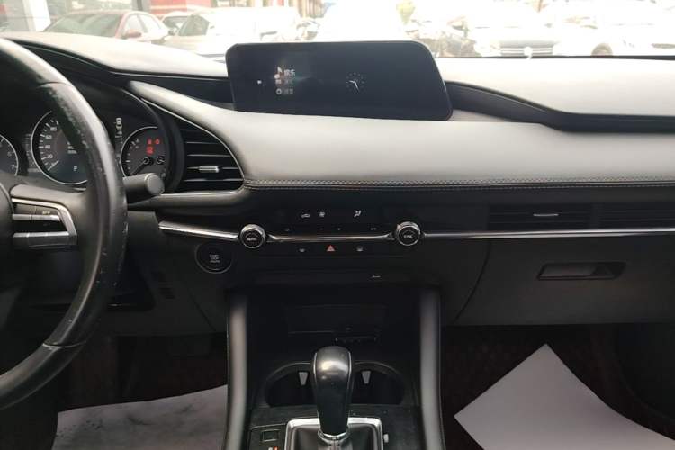 Used Mazda 3 Axela 2020 2.0L Automatic Zhiya Edition Audio And AC Panel