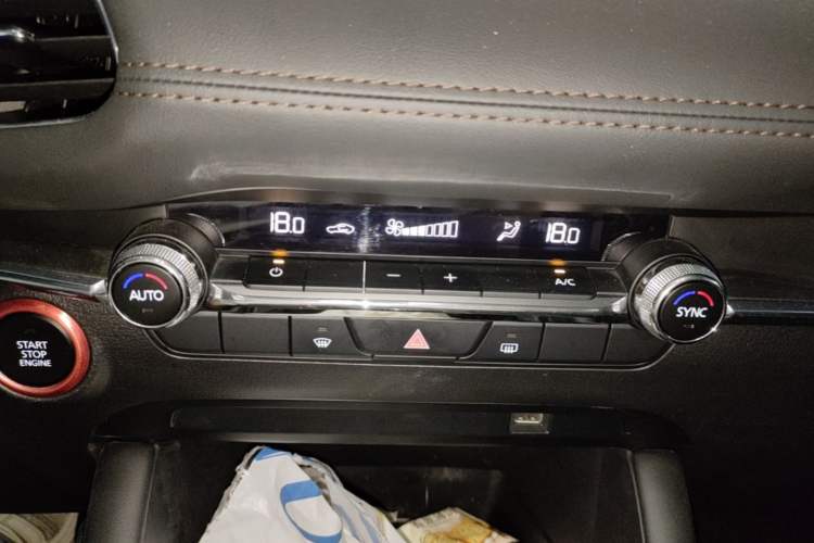 Used Mazda 3 Axela 2020 2.0L Automatic Zhiya Edition Audio And AC Panel