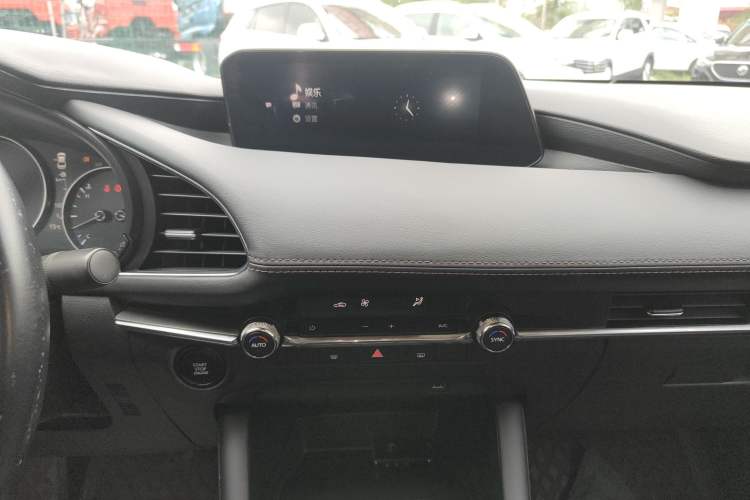 Used Mazda 3 Axela 2020 2.0L Automatic Zhiya Edition Audio And AC Panel
