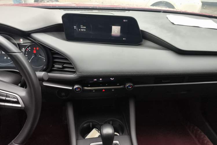 Used Mazda 3 Axela 2020 1.5L Automatic Luxury Version Audio And AC Panel