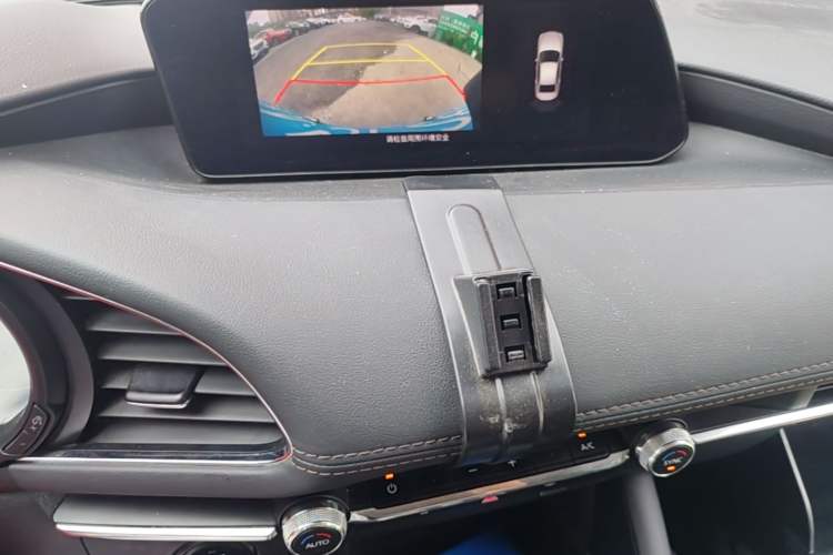 Used Mazda 3 Axela 2020 2.0L Automatic ZhiXuan Edition Audio And AC Panel