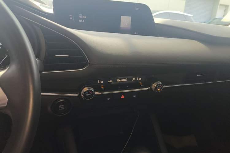 Used Mazda 3 Axela 2020 2.0L Automatic Zhiya Edition Audio And AC Panel