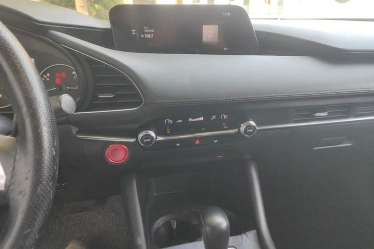 Used Mazda 3 Axela 2020 2.0L Automatic Zhiya Edition Audio And AC Panel