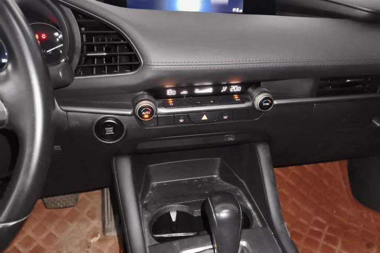 Used Mazda 3 Axela 2020 1.5L Automatic Luxury Version Audio And AC Panel