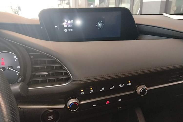 Used Mazda 3 Axela 2020 1.5L Automatic ZhiMei Edition Audio And AC Panel