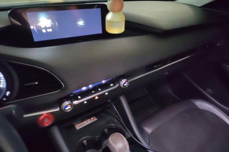 Used Mazda 3 Axela 2020 2.0L Automatic Zhiya Edition Audio And AC Panel