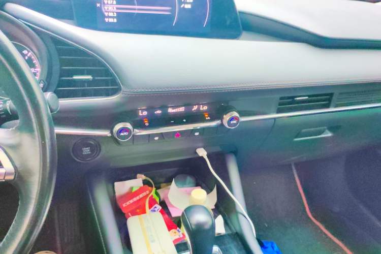 Used Mazda 3 Axela 2020 2.0L Automatic ZhiXuan Edition Audio And AC Panel