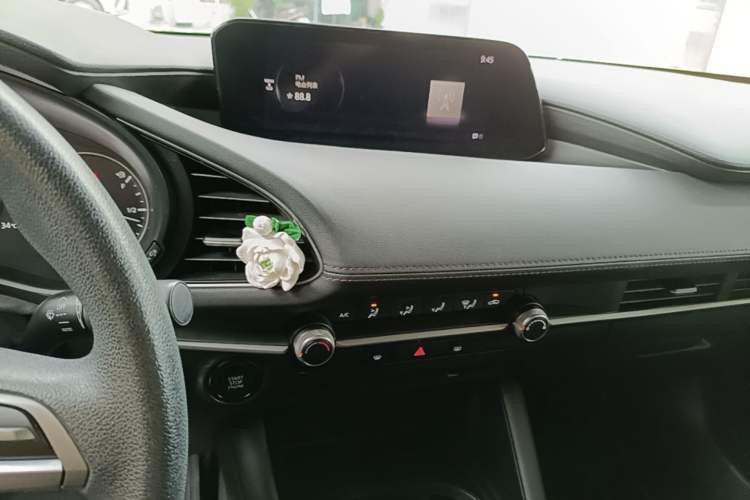Used Mazda 3 Axela 2020 1.5L Automatic ZhiMei Edition Audio And AC Panel