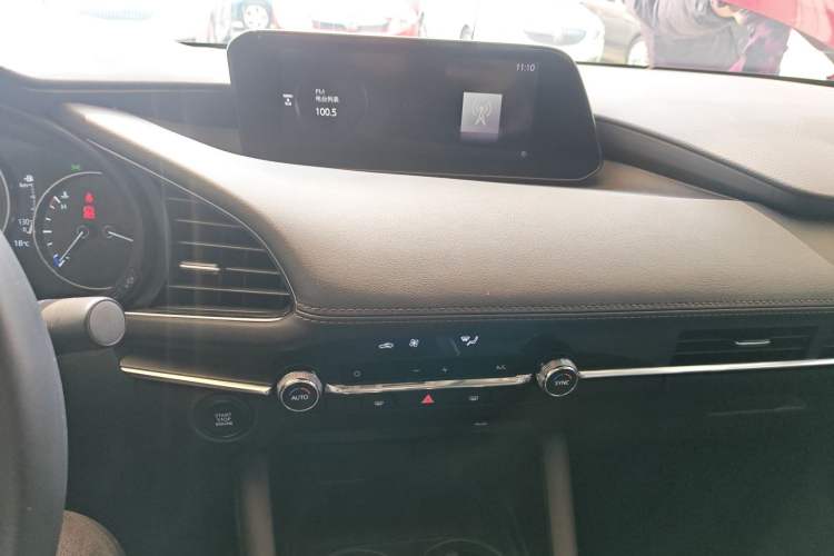Used Mazda 3 Axela 2020 2.0L Automatic ZhiXuan Edition Audio And AC Panel