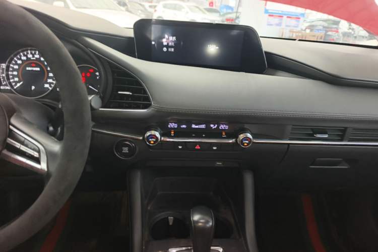 Used Mazda 3 Axela 2020 2.0L Automatic ZhiXuan Edition Audio And AC Panel