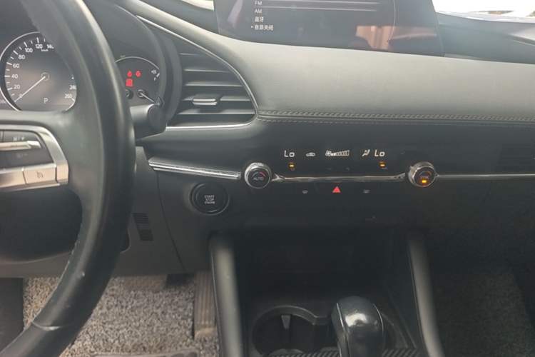 Used Mazda 3 Axela 2020 2.0L Automatic Zhiya Edition Audio And AC Panel