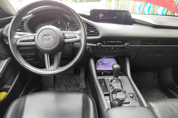Used Mazda 3 Axela 2020 1.5L Automatic Luxury Version Center Console