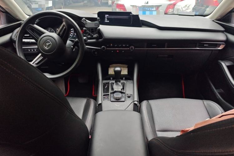 Used Mazda 3 Axela 2020 1.5L Automatic ZhiMei Edition Center Console