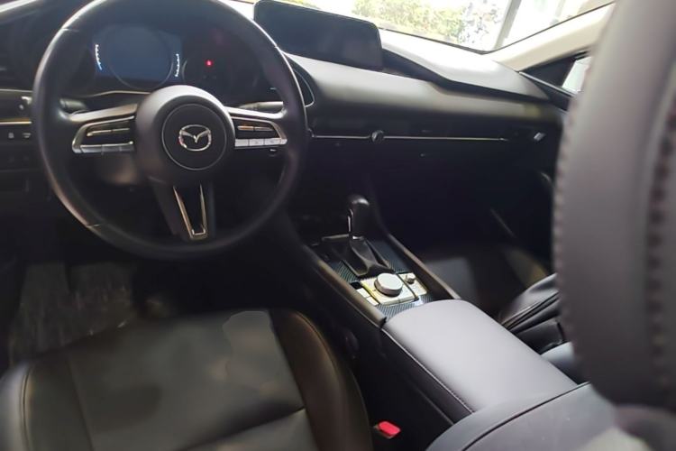 Used Mazda 3 Axela 2020 2.0L X Compression Ignition Prestige Version Center Console