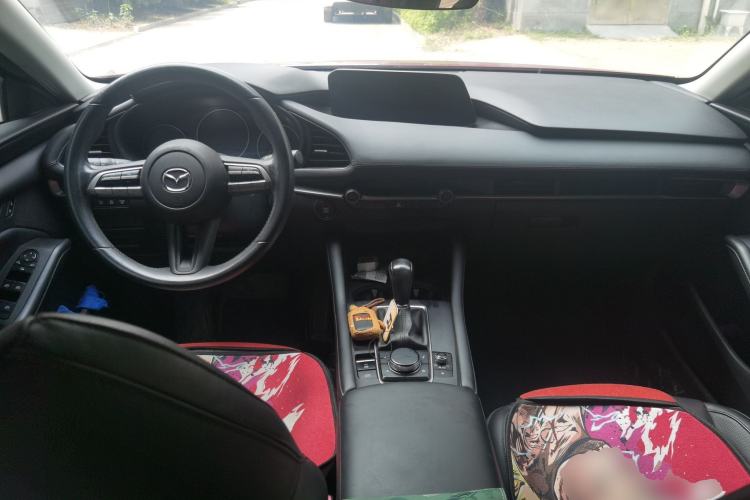 Used Mazda 3 Axela 2020 1.5L Automatic Luxury Version Center Console
