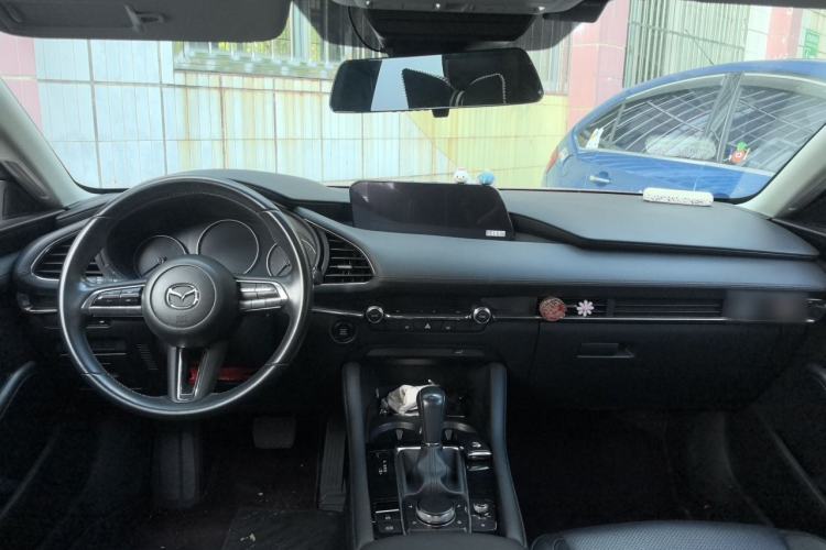 Used Mazda 3 Axela 2020 2.0L Automatic Luxury Version Center Console