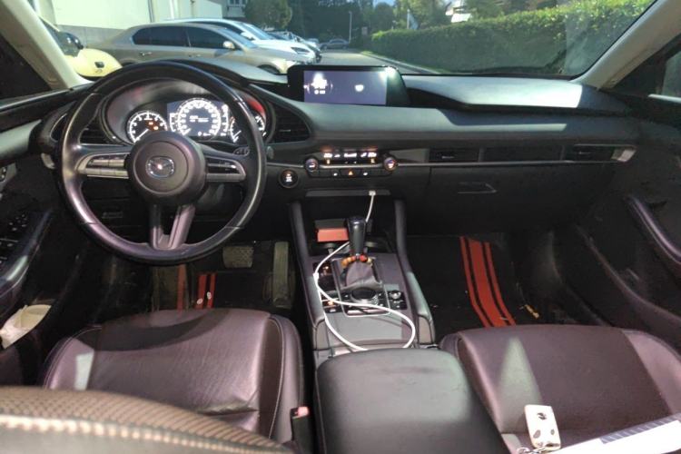 Used Mazda 3 Axela 2020 1.5L Automatic Luxury Version Center Console