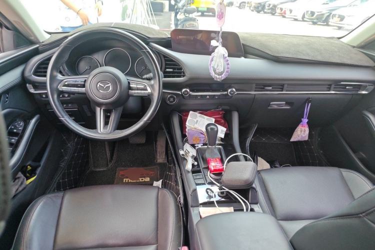 Used Mazda 3 Axela 2020 2.0L X Compression Ignition Prestige Version Center Console