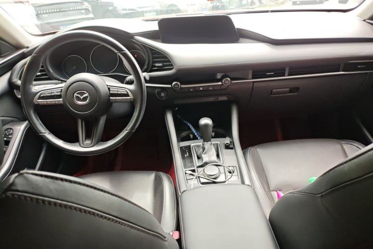 Used Mazda 3 Axela 2020 1.5L Automatic Luxury Version Center Console