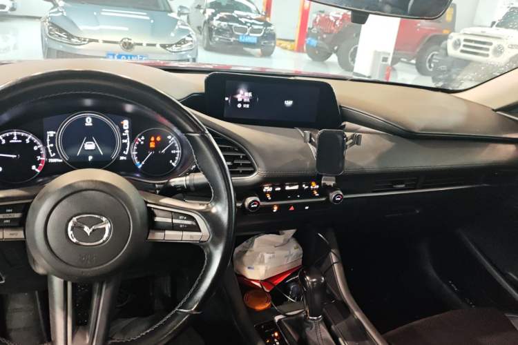 Used Mazda 3 Axela 2020 1.5L Automatic Luxury Version Center Console