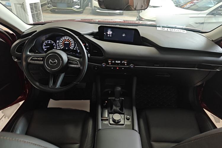 Used Mazda 3 Axela 2020 1.5L Automatic Luxury Version Center Console