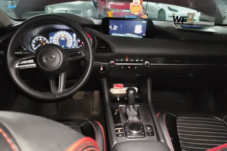 Used Mazda 3 Axela 2020 1.5L Automatic ZhiMei Edition Center Console