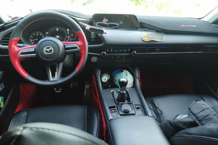 Used Mazda 3 Axela 2020 1.5L Manual ZhiMei Edition Center Console