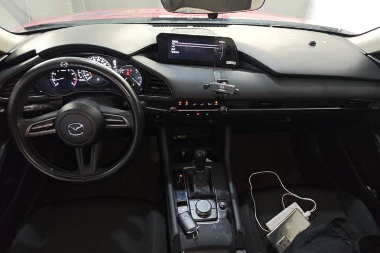 Used Mazda 3 Axela 2020 1.5L Automatic ZhiMei Edition Center Console