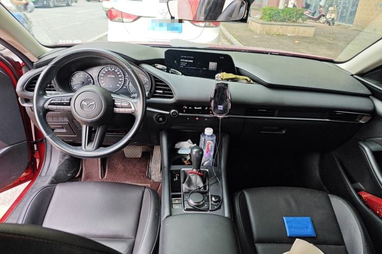 Used Mazda 3 Axela 2020 1.5L Automatic Luxury Version Center Console